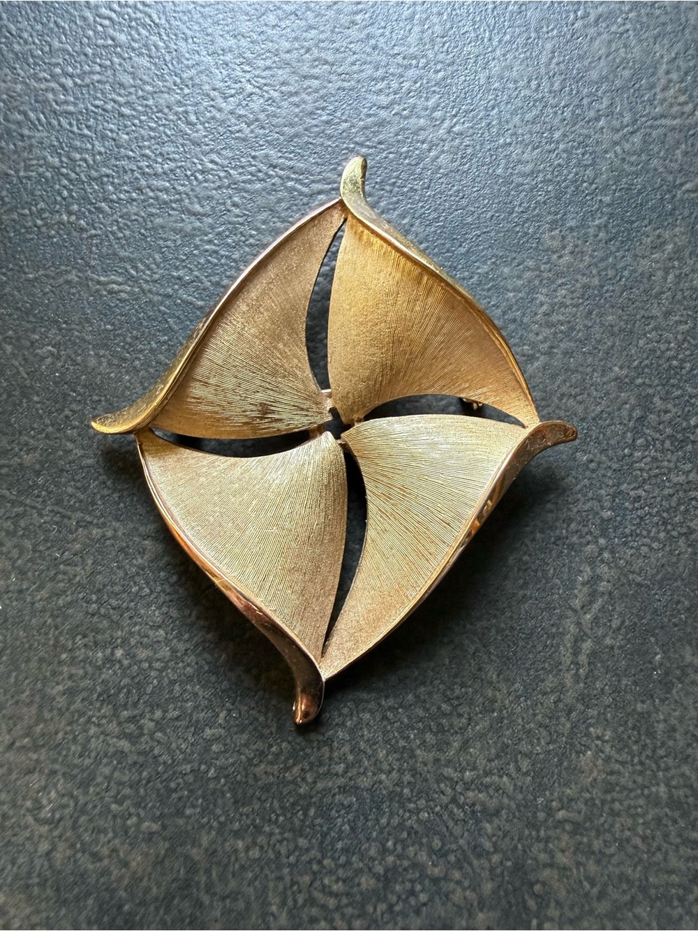 Vintage Crown Trifari Gold Textured Geometric Kite Brooch